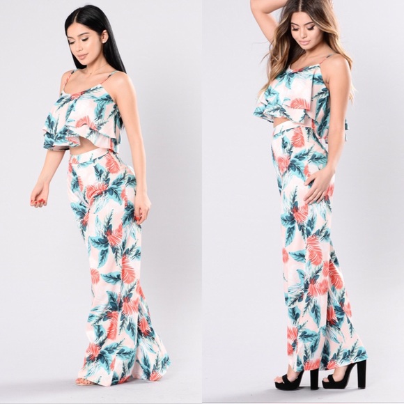 Fashion Nova Pants - NWOT Fashion Nova Kauai High Waisted Pants